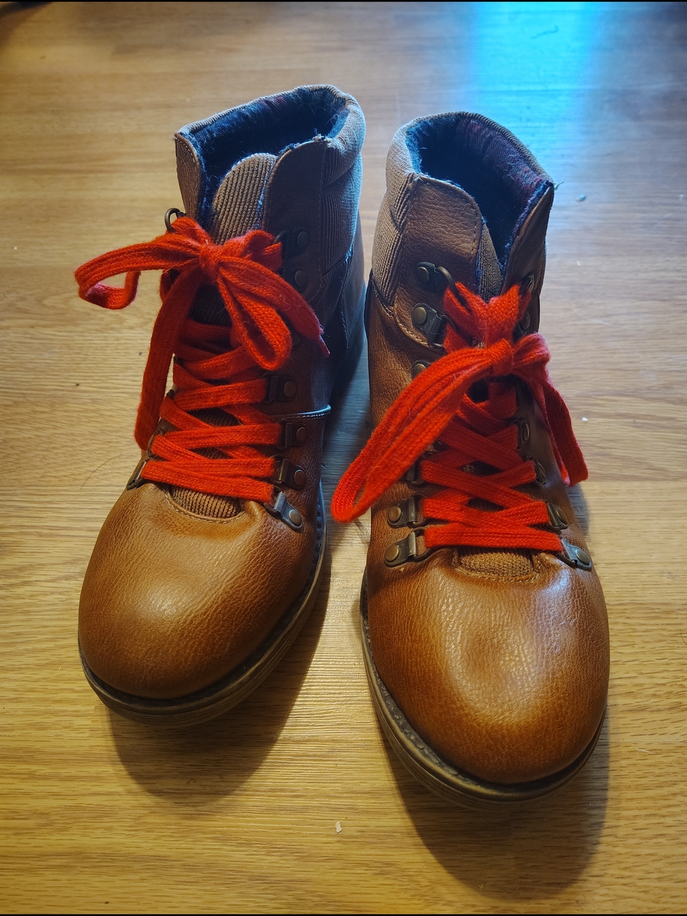 Sugar Roma Women's Size 9M Brown Lace Up Ankle Boots Plaid Lined Red Laces